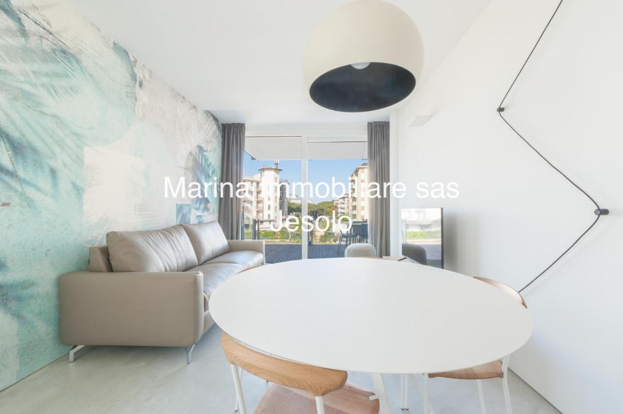 The Summer Apartment *