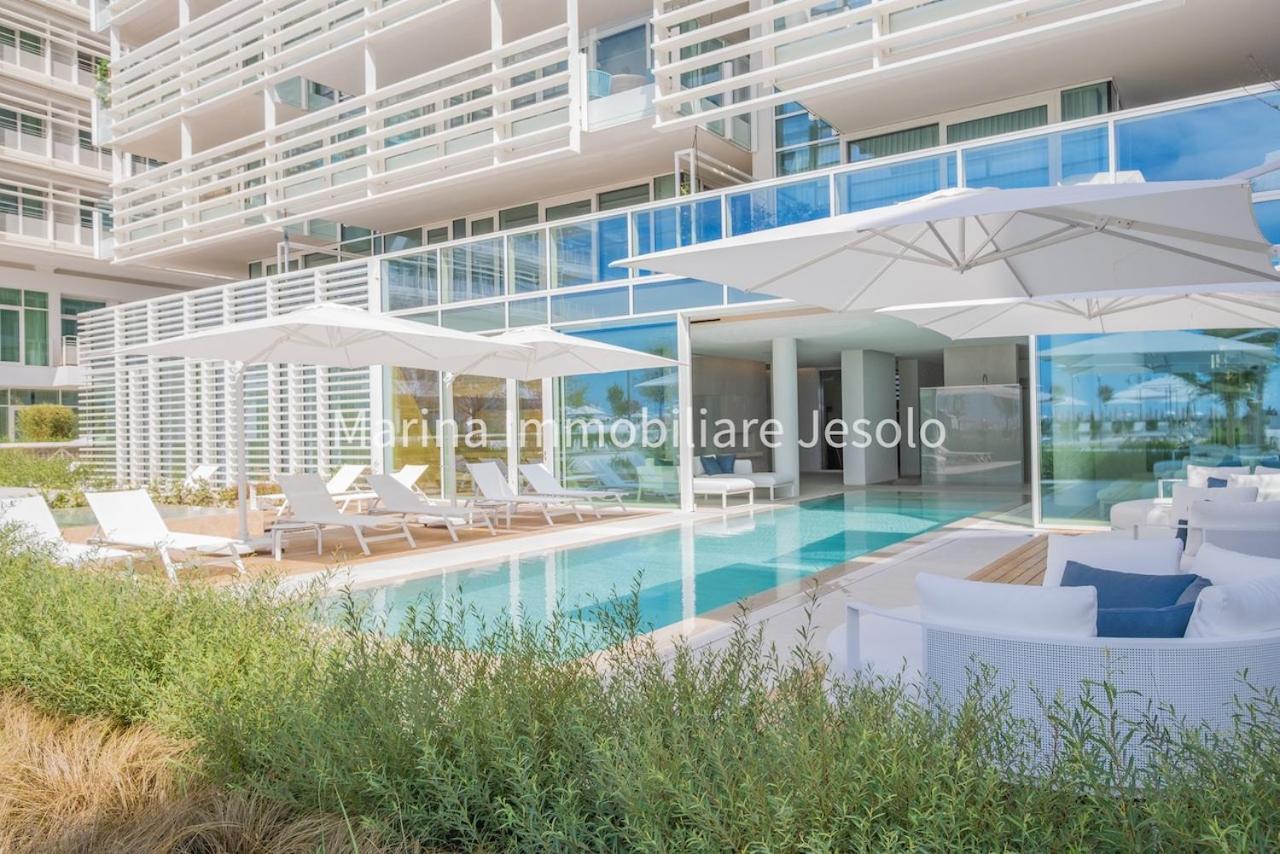 The Summer Apartment *