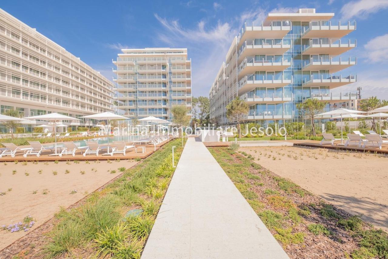 The Summer Apartment